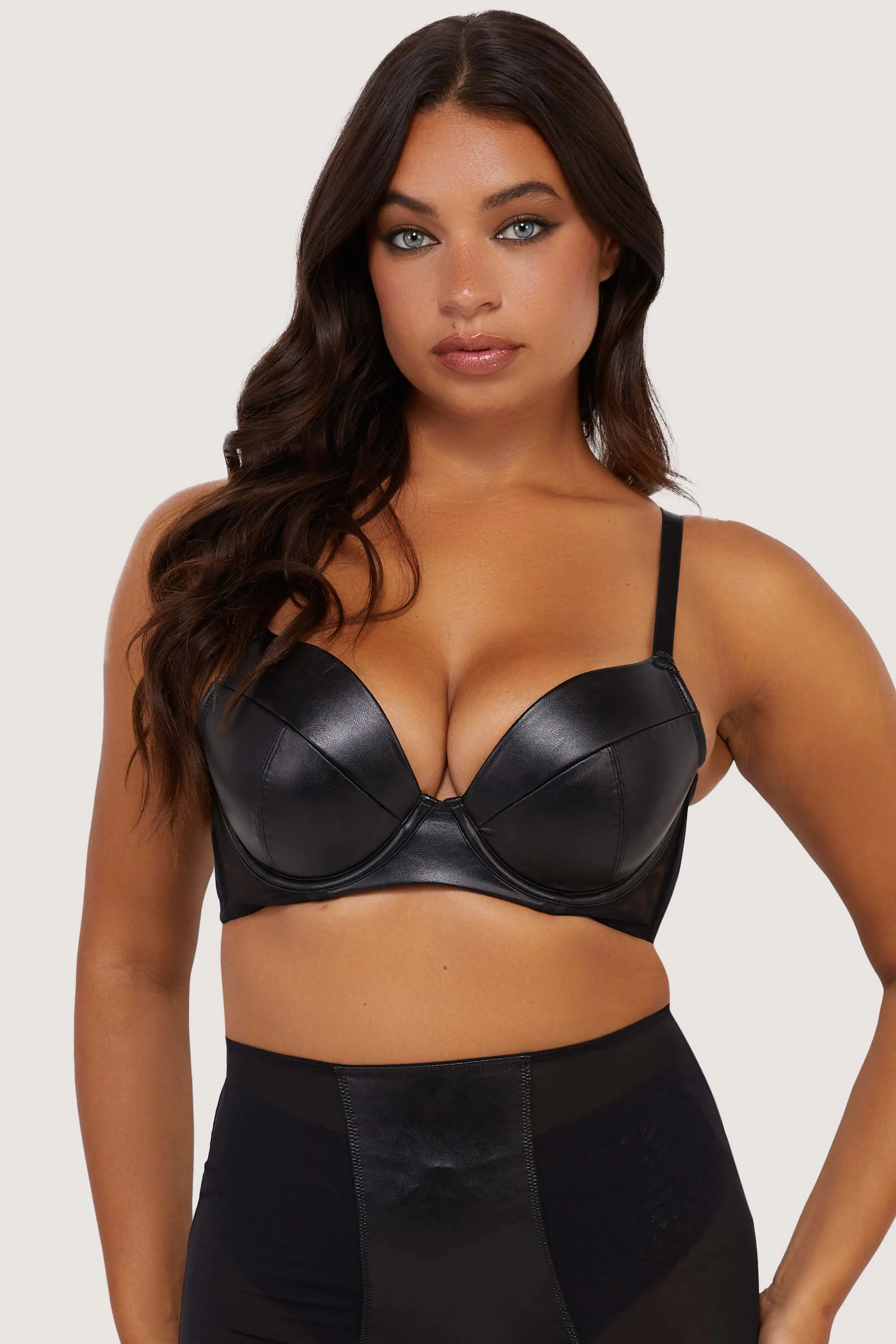 Iris Black Leatherette Padded Plunge Set