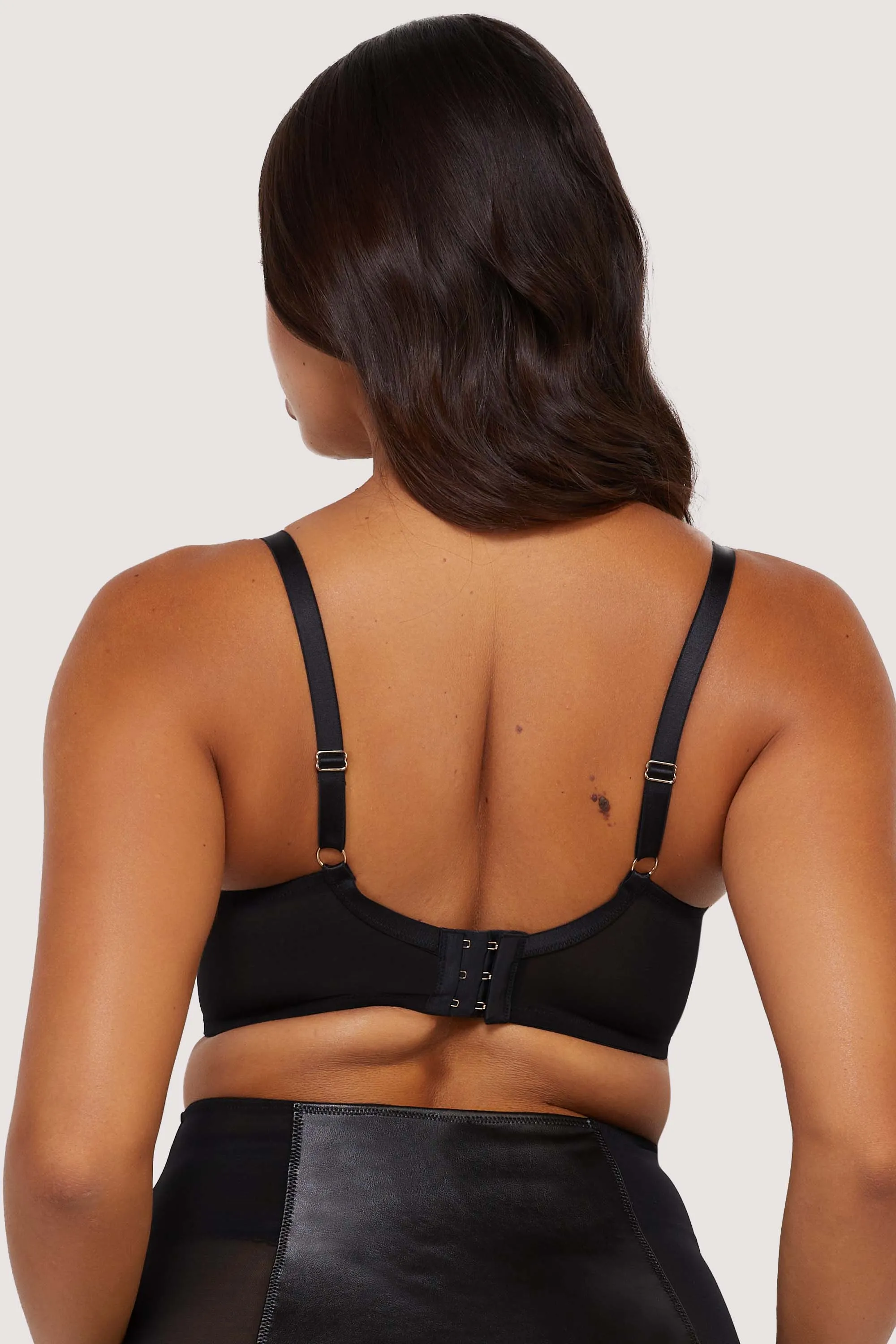 Iris Black Leatherette Padded Plunge Set