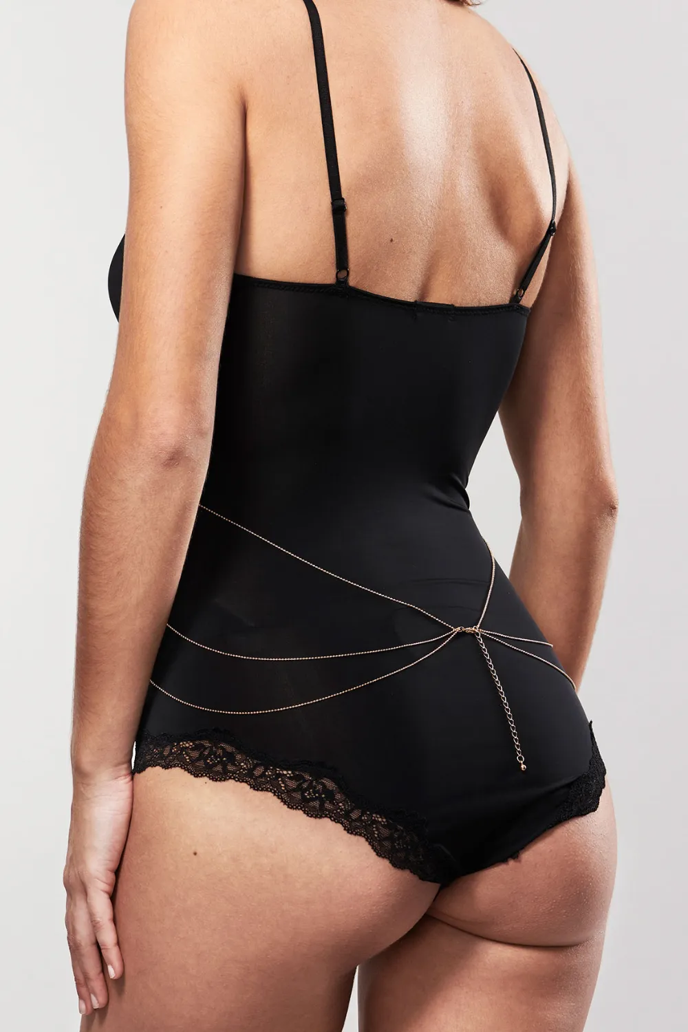 Magnifique 8 Body Chain Gold