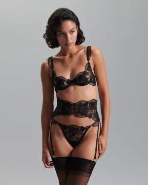 Set: Gabriella Black
