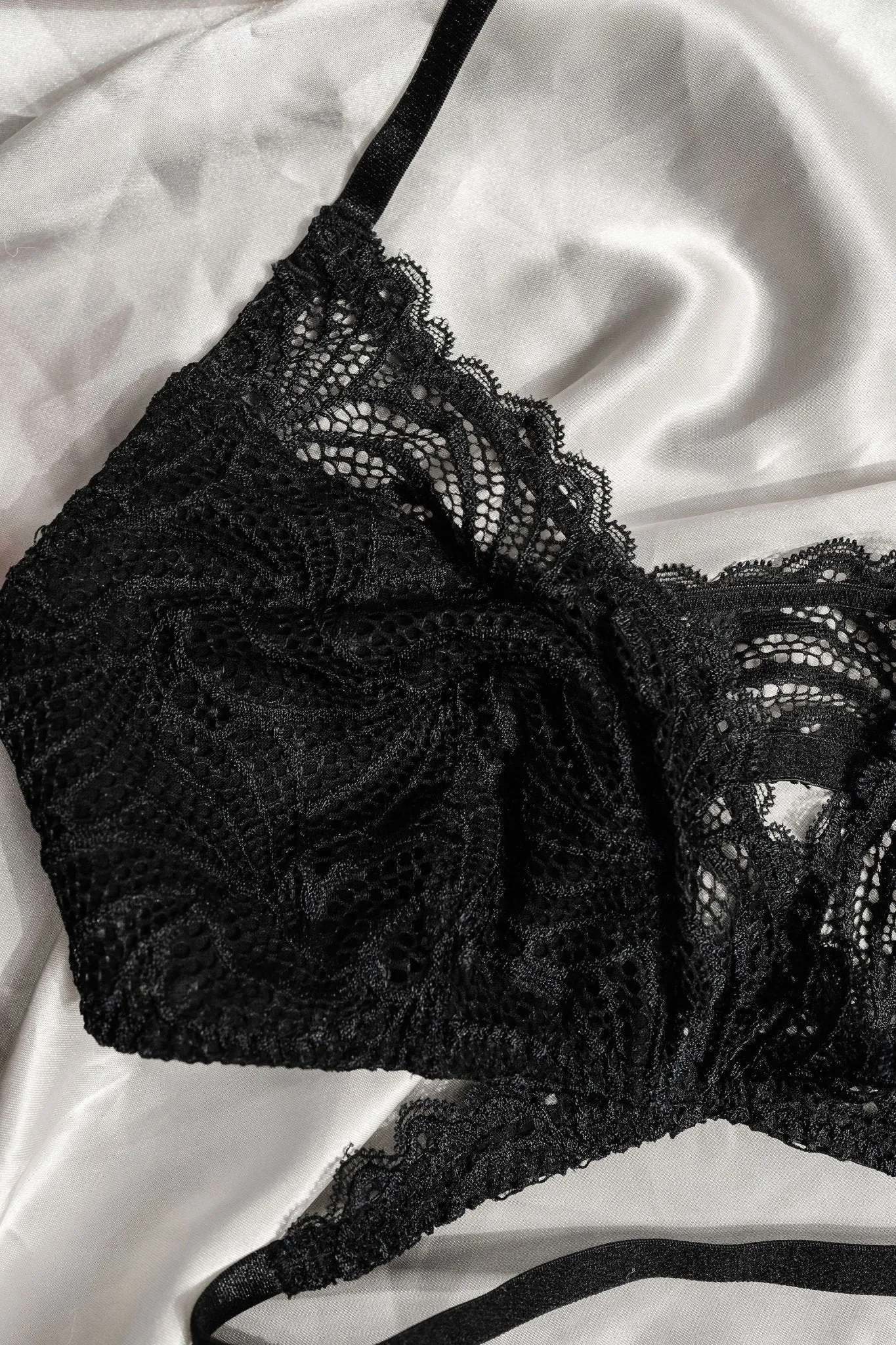 Strappy Wrap Bralette - Black
