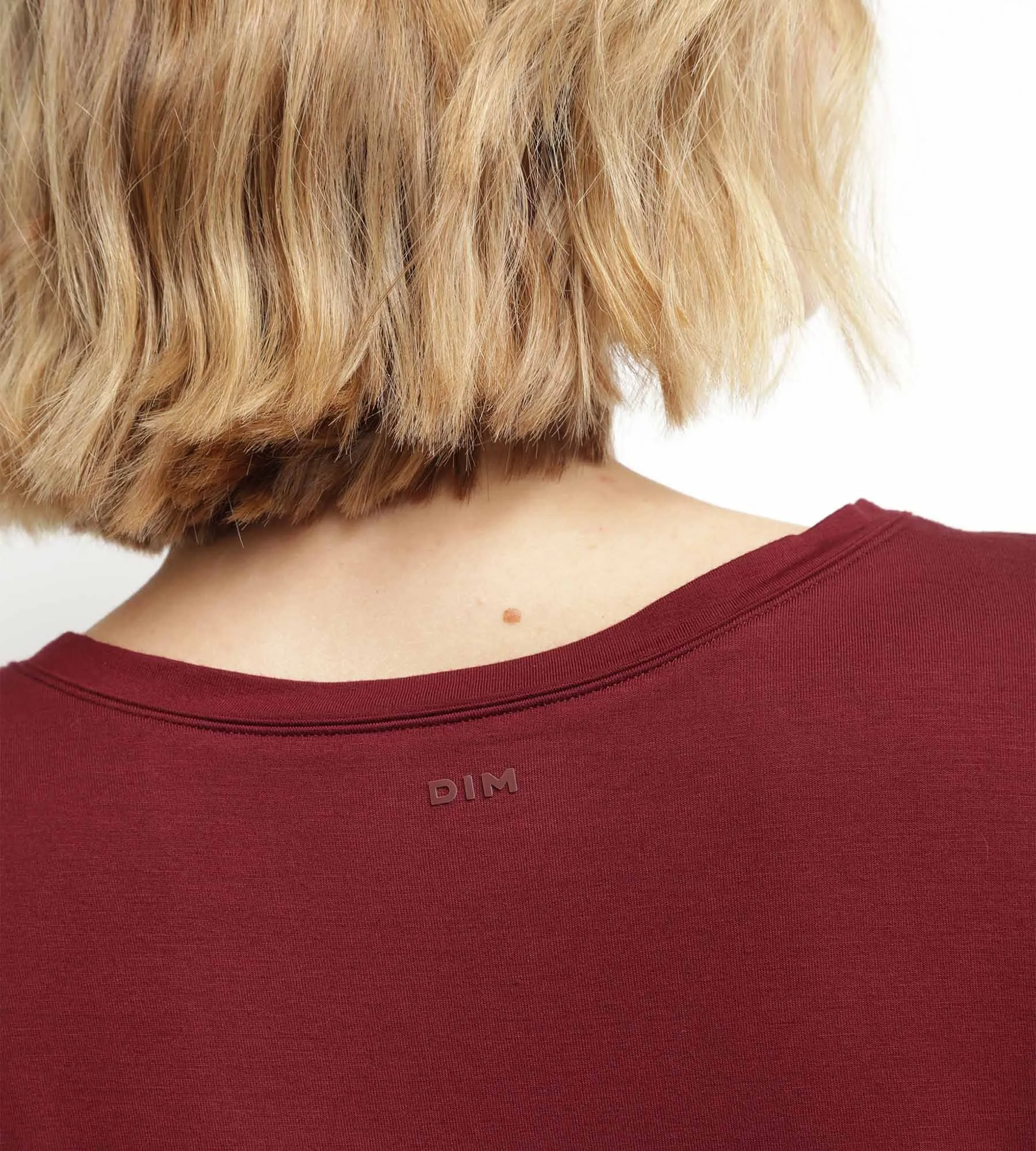 Women's sports T-shirt in burgundy viscose with open back Dim Move