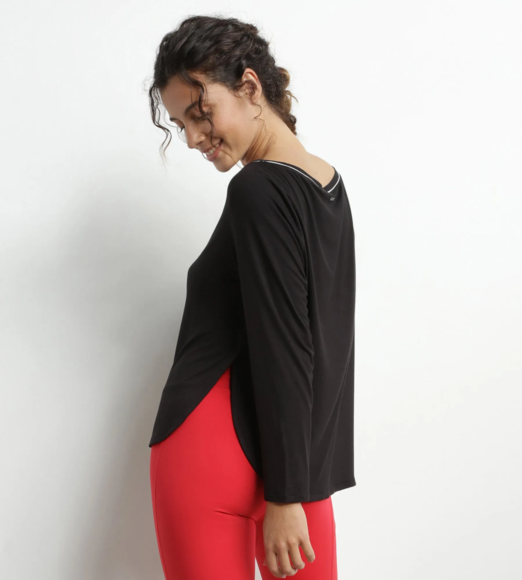 Women's sports top with boat neck in black viscose Dim Move