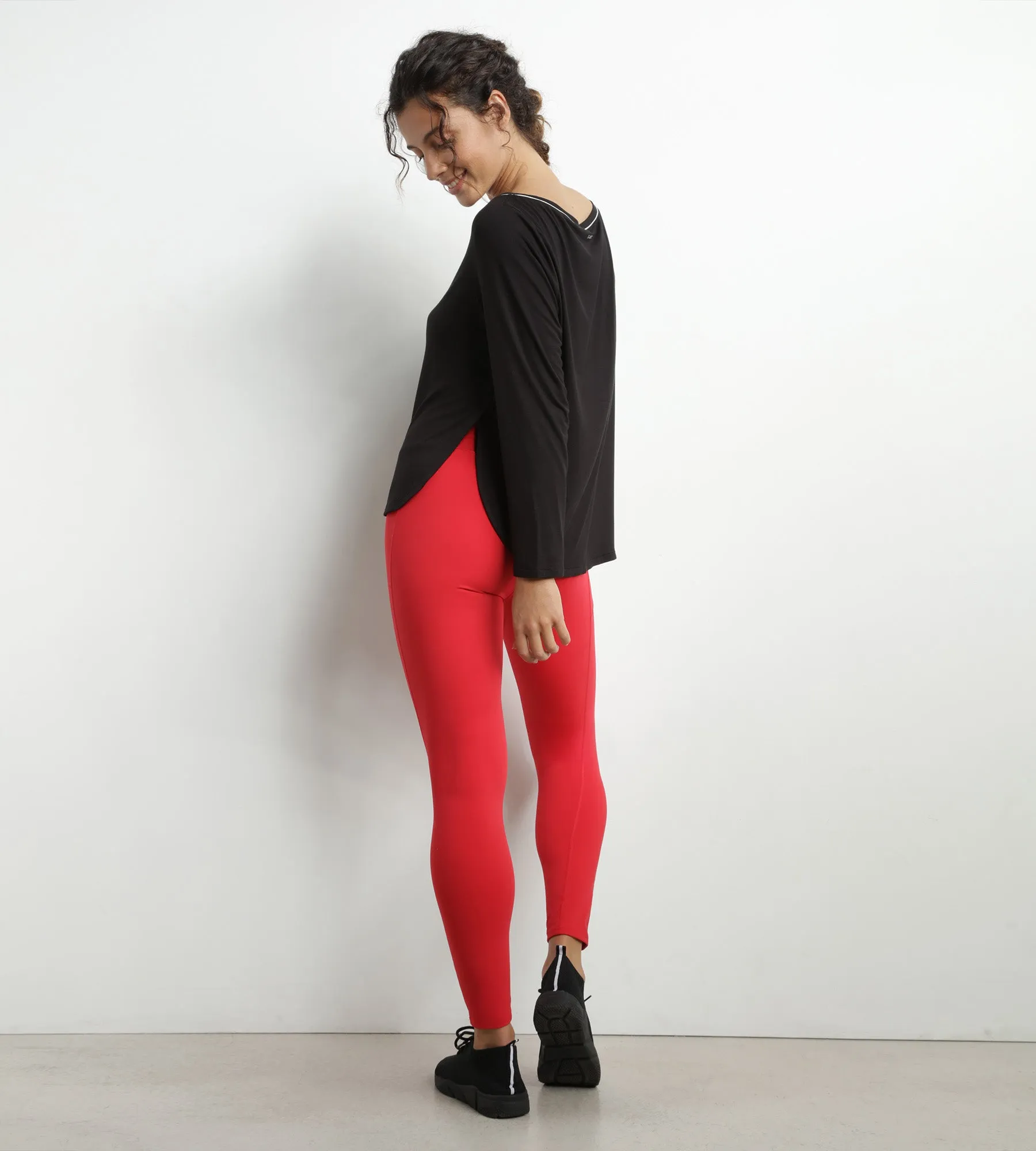 Women's sports top with boat neck in black viscose Dim Move